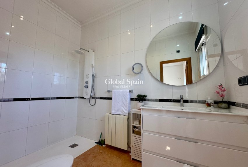 Revente - MAISON -
CATRAL - Catral
