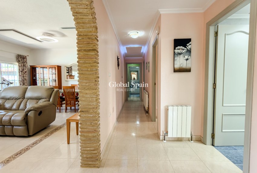 Revente - MAISON -
CATRAL - Catral