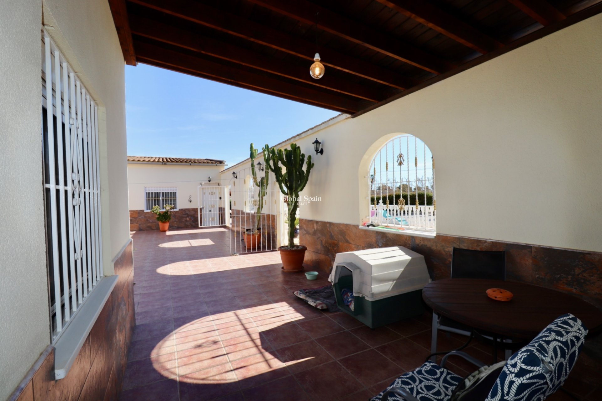 Revente - MAISON -
CATRAL - Catral