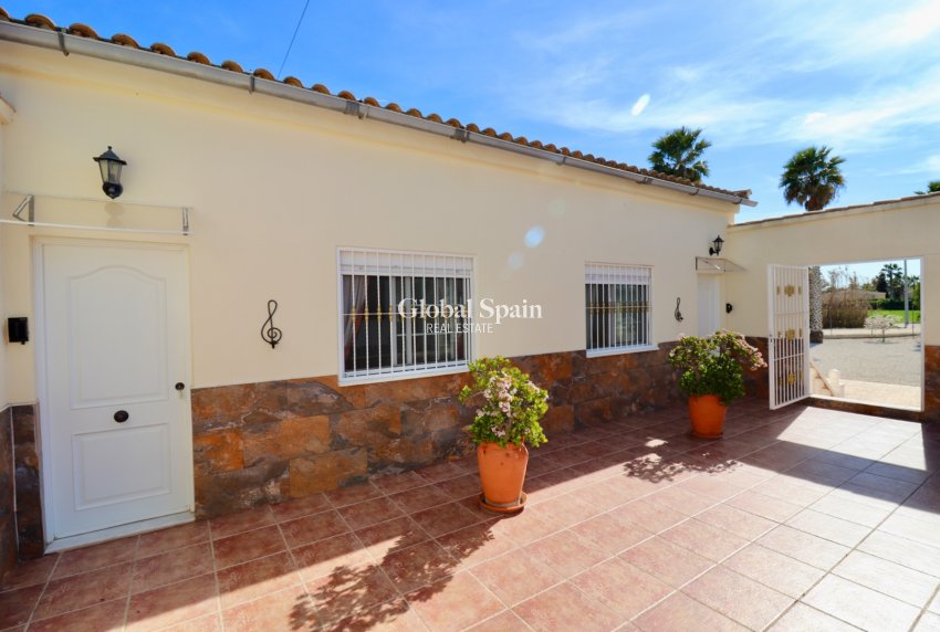 Revente - MAISON -
CATRAL - Catral