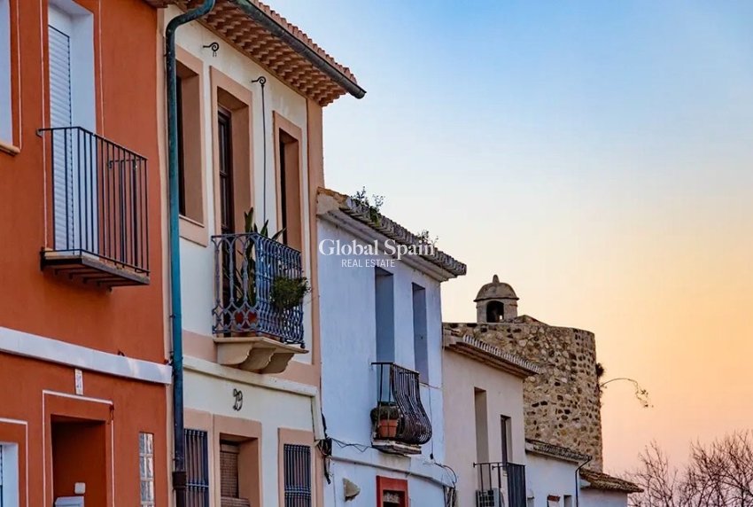 Revente - Maison de village -
DENIA - Center