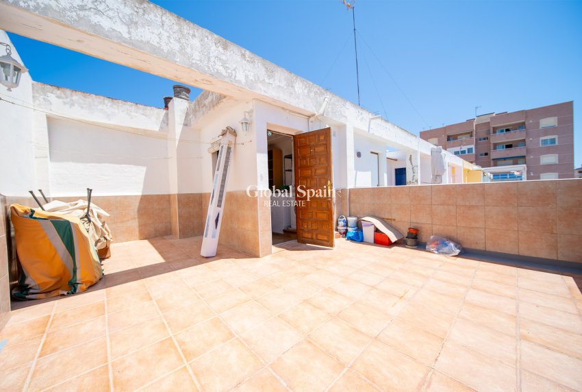 Revente - Maison de village -
TORREVIEJA - La Mata