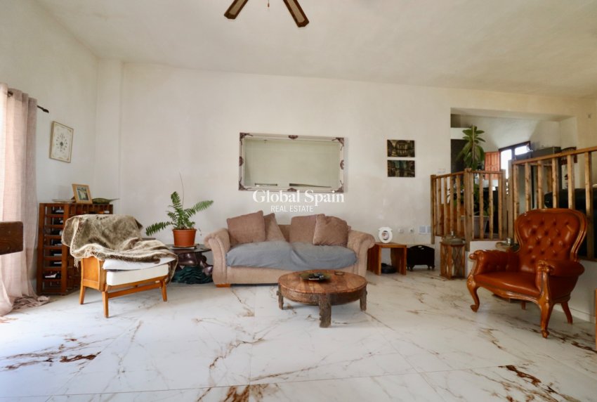 Revente - MAISON -
DOLORES