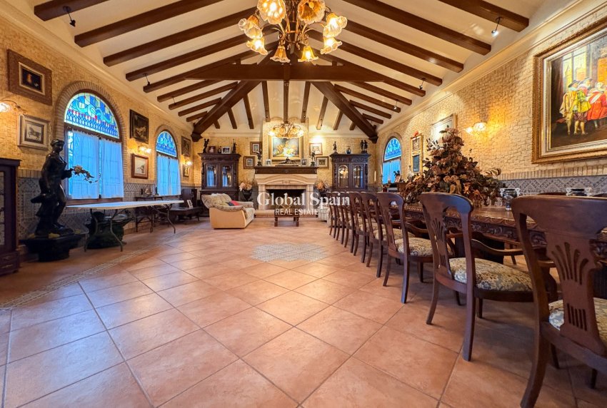 Revente - MAISON -
ELCHE - Altzabares Alto