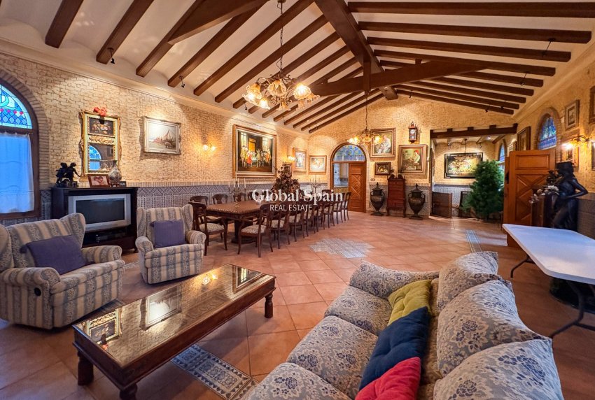 Revente - MAISON -
ELCHE - Altzabares Alto