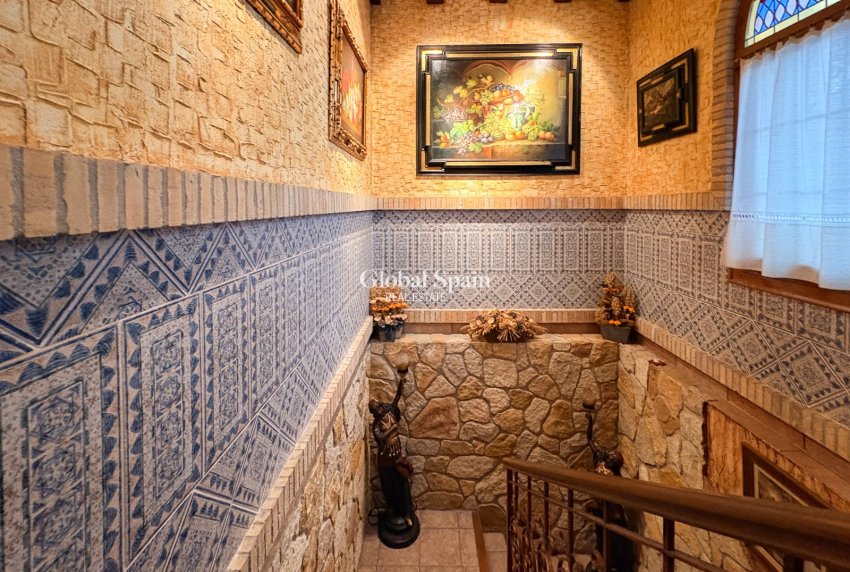 Revente - MAISON -
ELCHE - Altzabares Alto