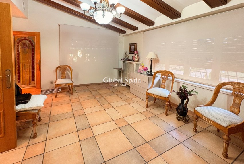 Revente - MAISON -
ELCHE - Altzabares Alto