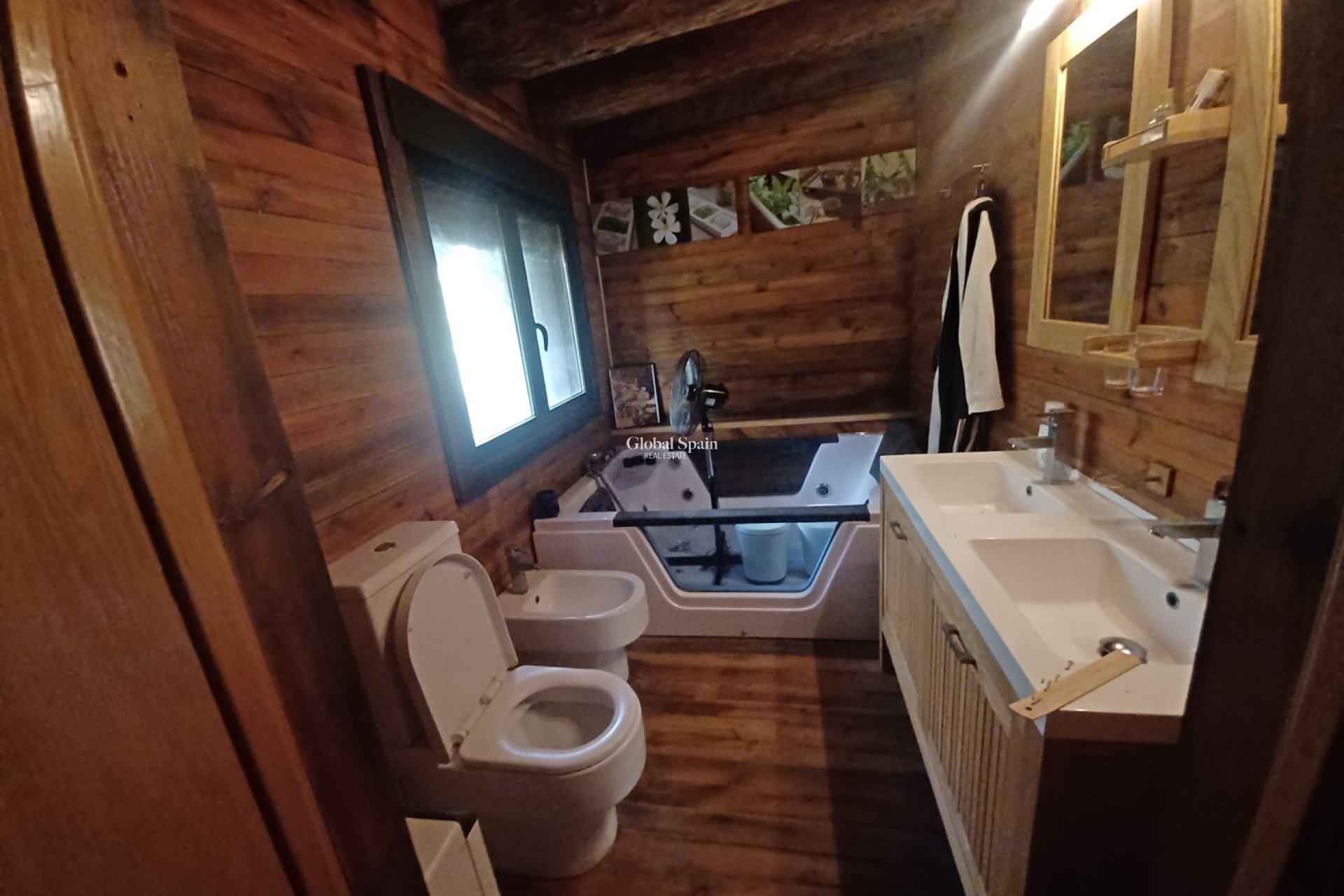 Revente - MAISON -
GEA Y TRUYOLS - Inland