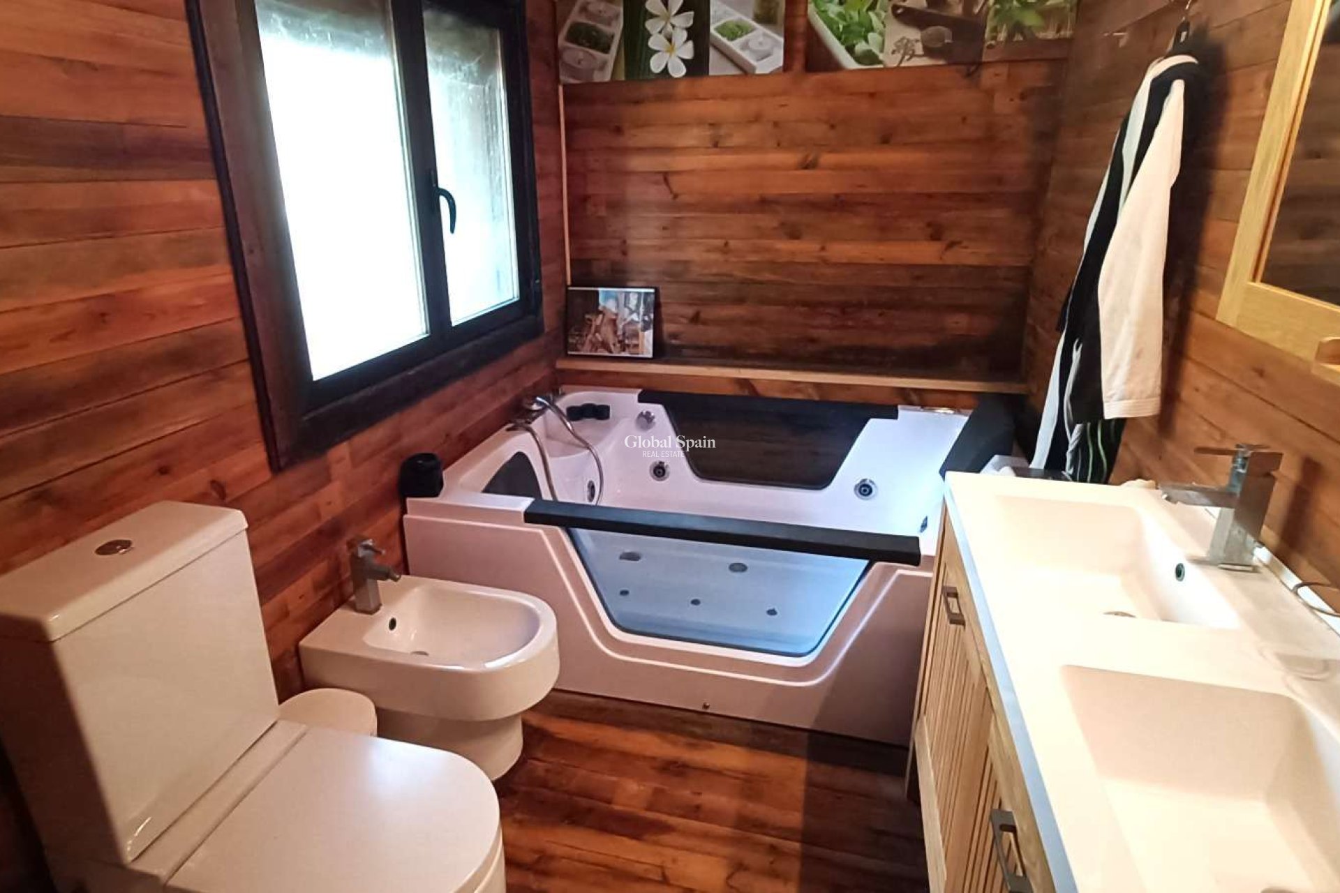 Revente - MAISON -
GEA Y TRUYOLS - Inland
