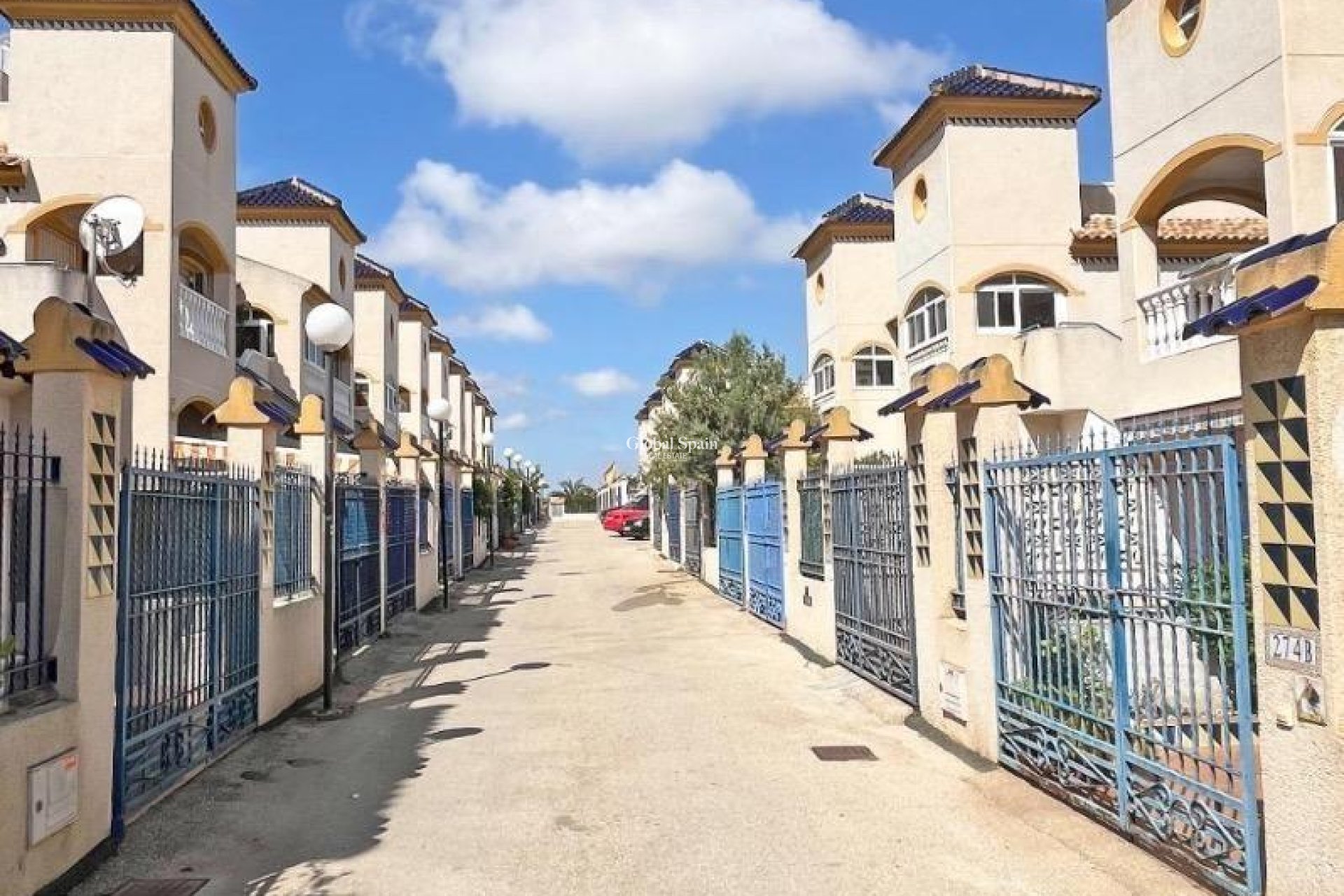 Revente - MAISON -
GUARDAMAR DEL SEGURA - El Edén - Los Estaños