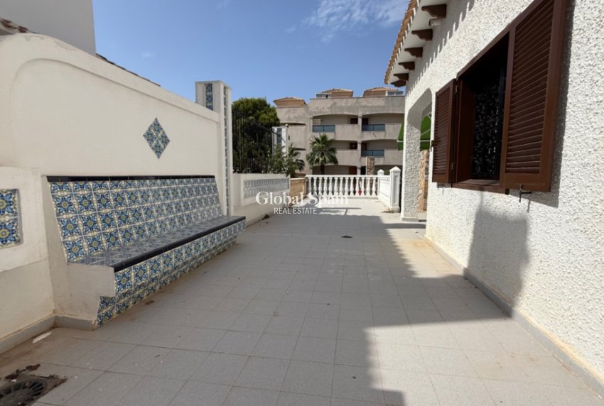 Revente - Maison individuelle -
ORIHUELA - Costa Blanca Sur