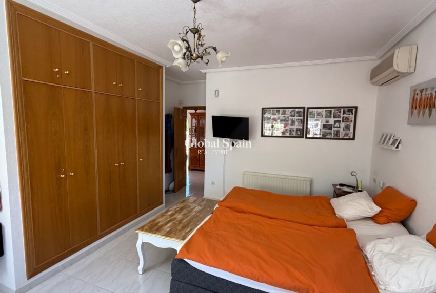 Revente - Maison individuelle -
ORIHUELA COSTA - Costa Blanca Sur