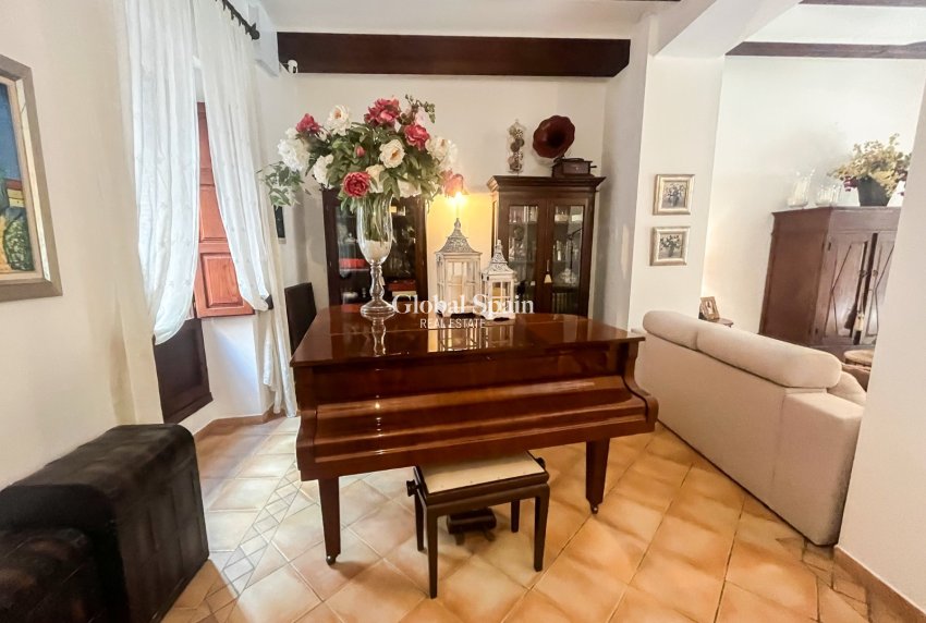 Revente - MAISON -
JÁVEA