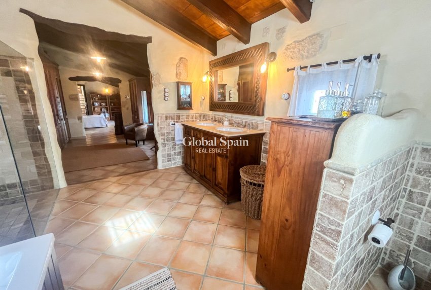 Revente - MAISON -
JÁVEA