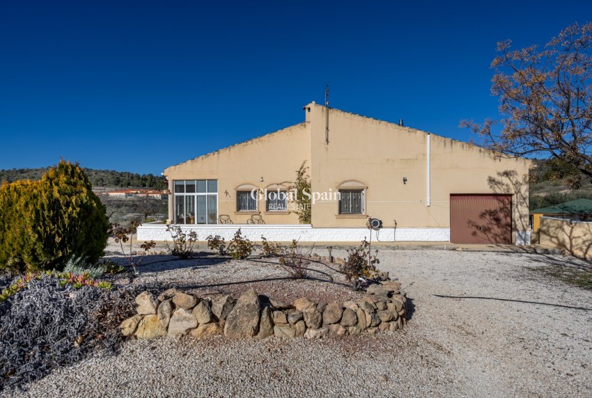 Revente - MAISON -
LA ZARZA - Inland