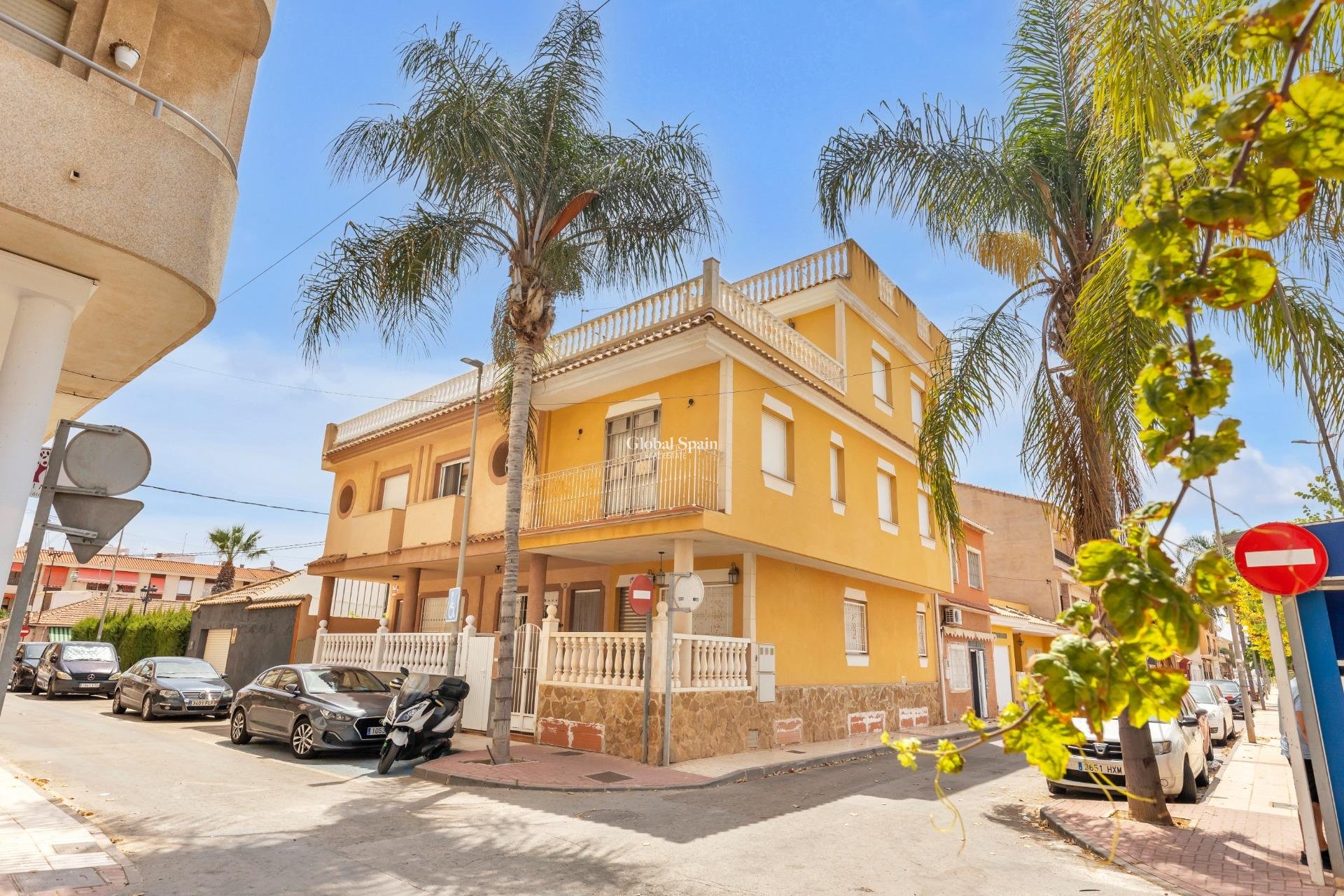 Revente - MAISON -
LOS ALCÁZARES - Centro
