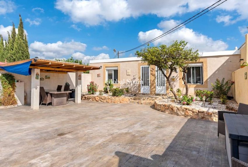 Revente - MAISON -
LOS MONTESINOS - Costa Blanca