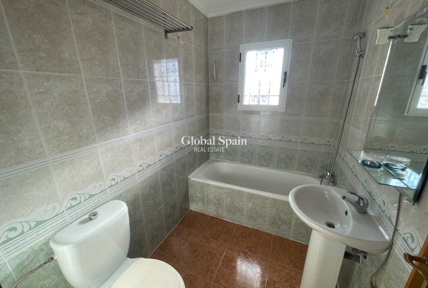 Revente - MAISON -
LOS MONTESINOS - Costa Blanca