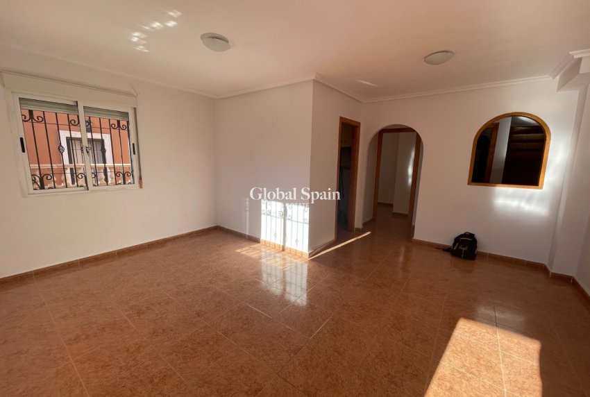 Revente - MAISON -
LOS MONTESINOS - Costa Blanca