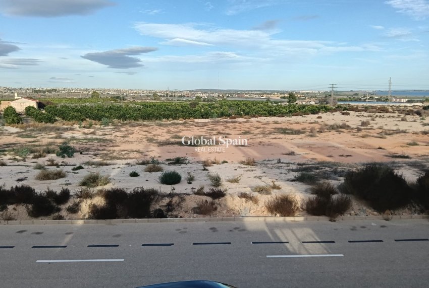 Revente - MAISON -
LOS MONTESINOS - La Herrada