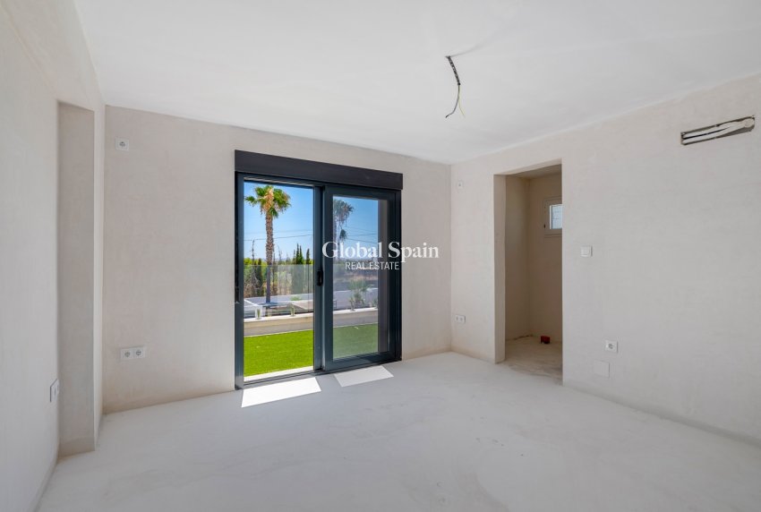 Revente - MAISON -
LOS MONTESINOS - La Herrada