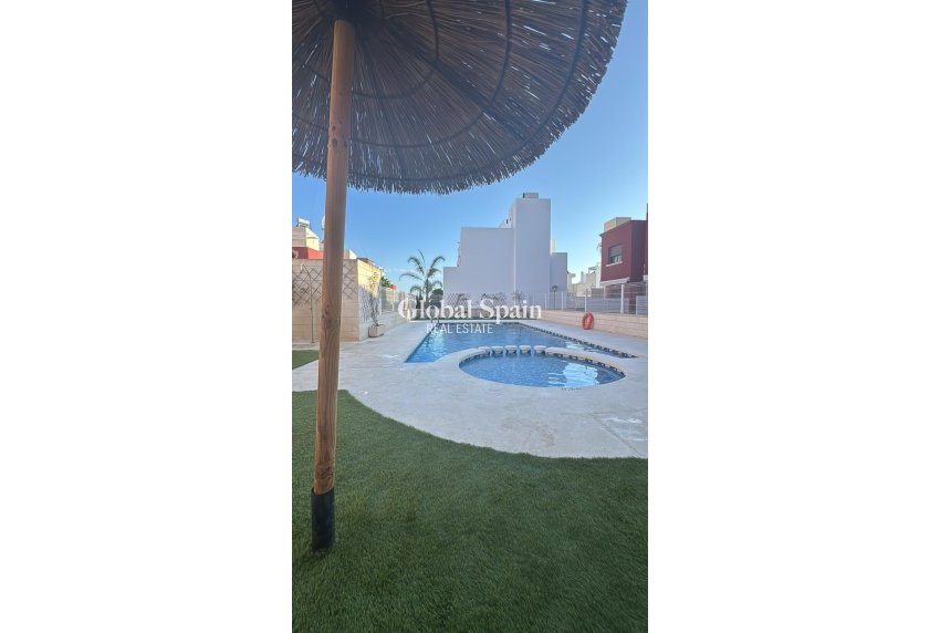 Revente - Maison mitoyenne -
TORREVIEJA - Costa Blanca Sur