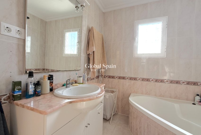 Revente - Maison mitoyenne -
TORREVIEJA - Costa Blanca Sur