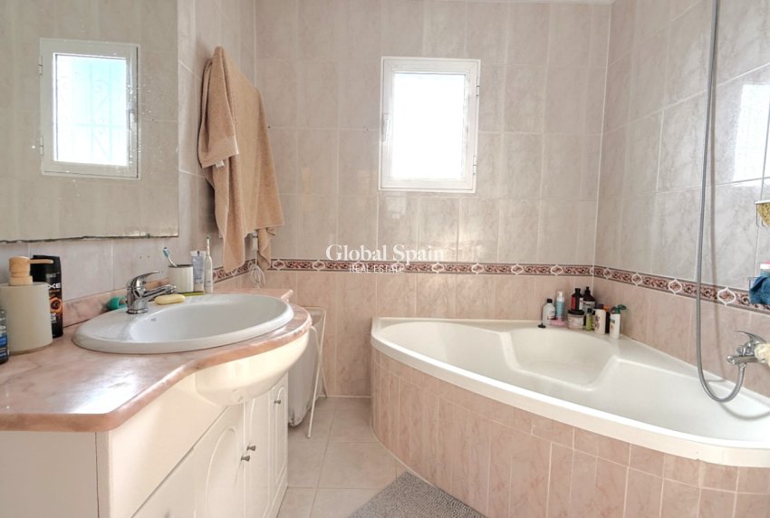 Revente - Maison mitoyenne -
TORREVIEJA - Costa Blanca Sur