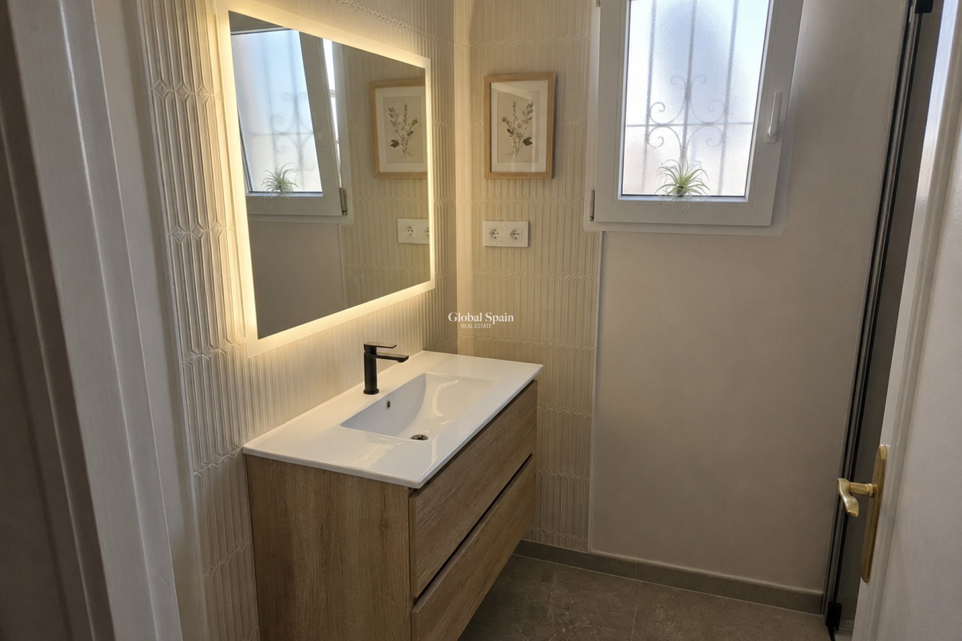 Revente - MAISON -
MORAIRA_TEULADA - center