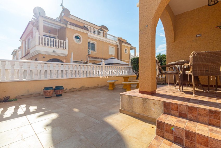 Revente - Maison -
ORIHUELA COSTA - CABO ROIG