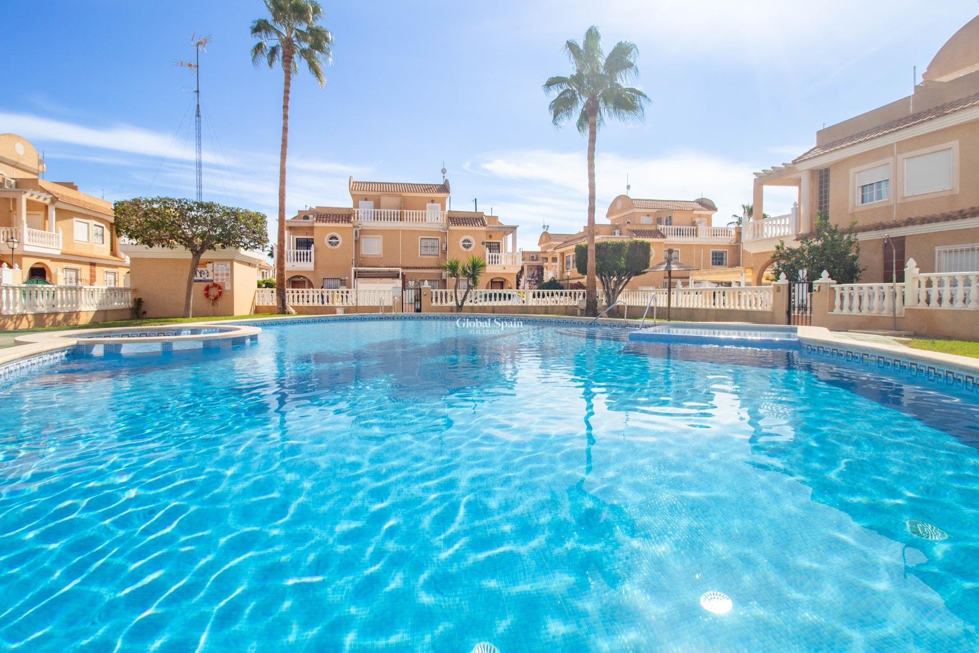 Revente - Maison -
ORIHUELA COSTA - CABO ROIG