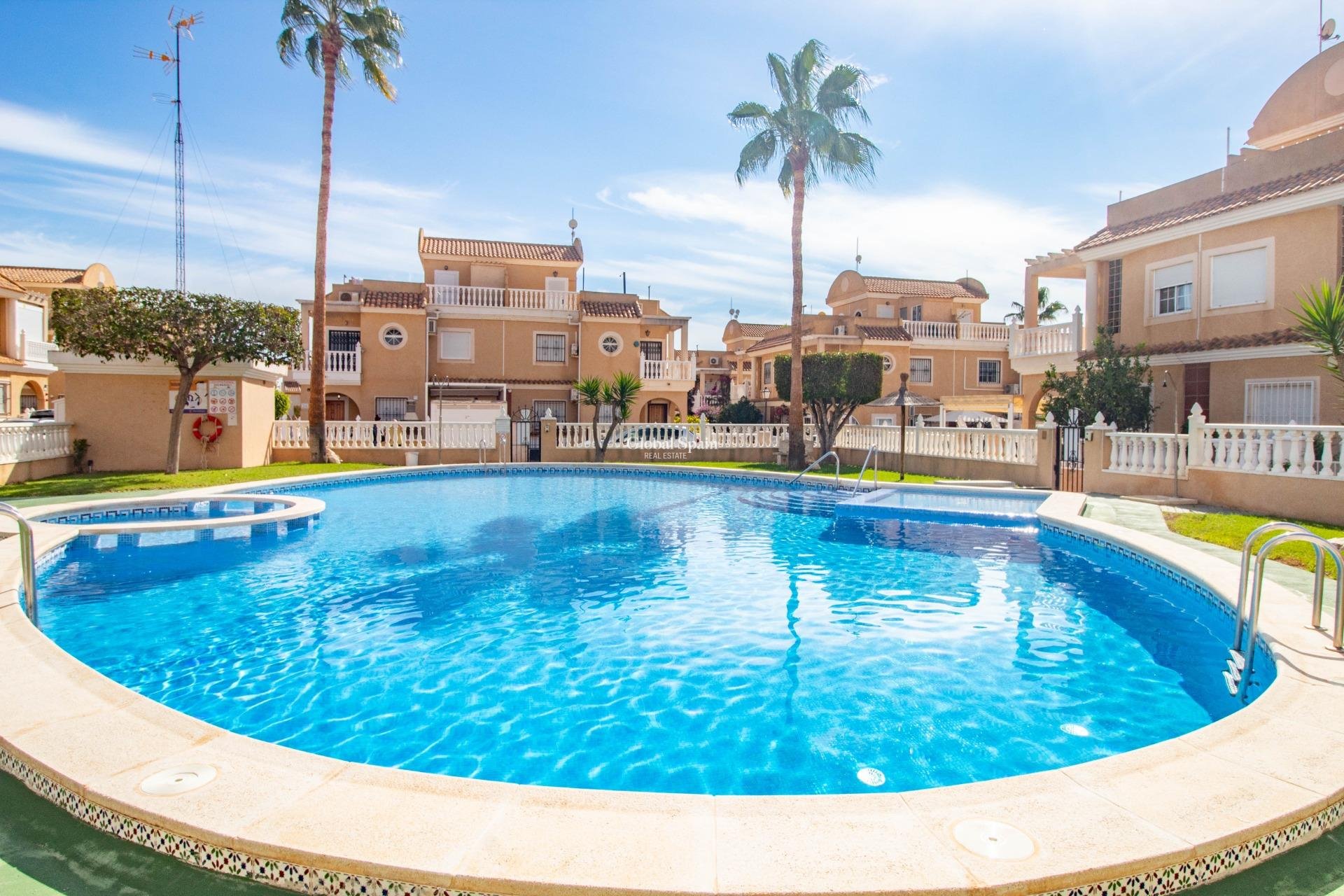 Revente - Maison -
ORIHUELA COSTA - CABO ROIG