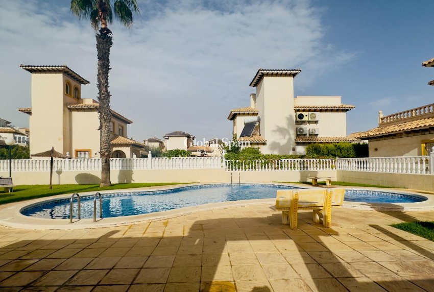 Revente - Maison -
ORIHUELA COSTA - CABO ROIG