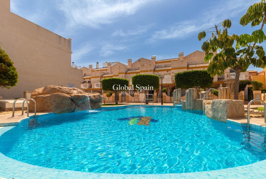 Revente - Maison -
ORIHUELA COSTA - CABO ROIG
