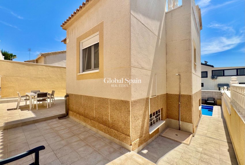 Revente - MAISON -
ORIHUELA COSTA - La Florida