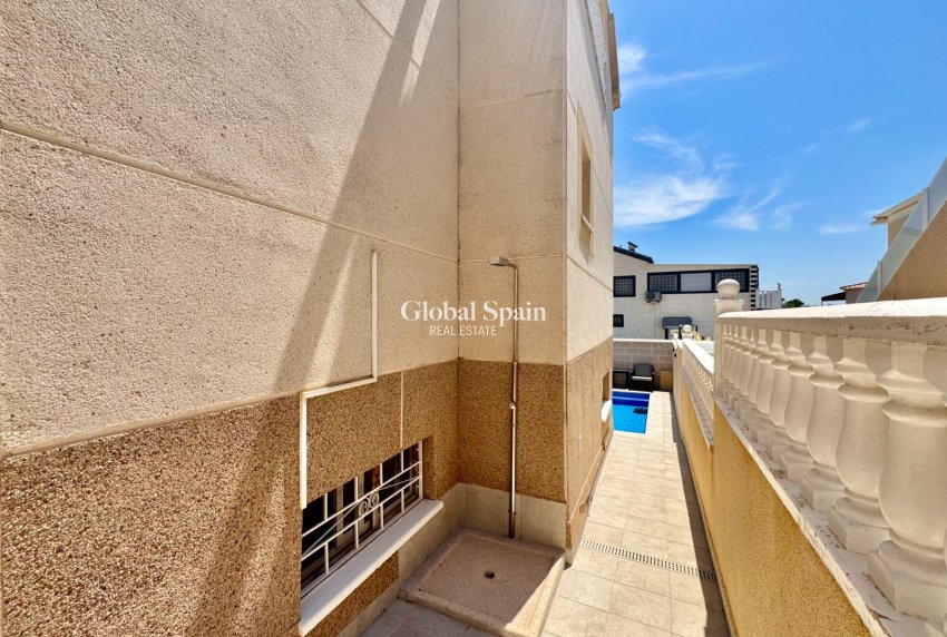 Revente - MAISON -
ORIHUELA COSTA - La Florida