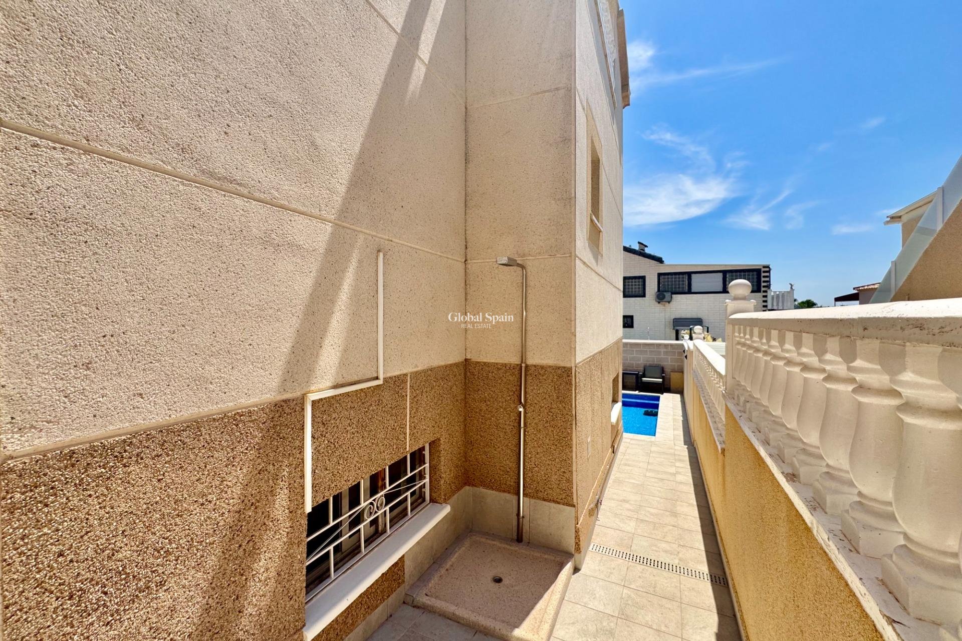 Revente - MAISON -
ORIHUELA COSTA - La Florida