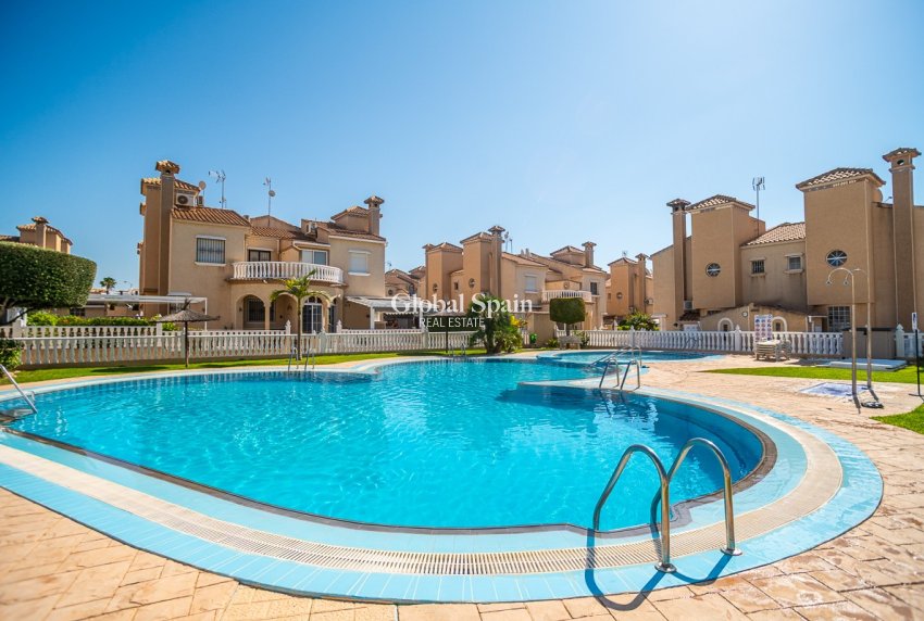 Revente - MAISON -
ORIHUELA COSTA - La Florida