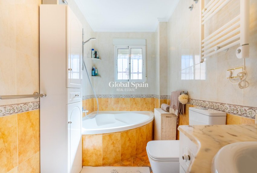 Revente - MAISON -
ORIHUELA COSTA - La Regia