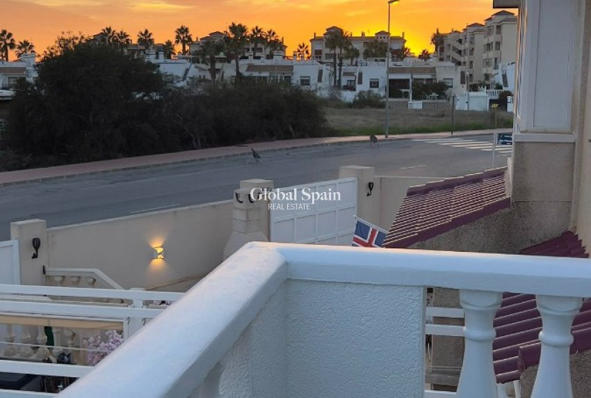 Revente - MAISON -
ORIHUELA COSTA - La Zenia