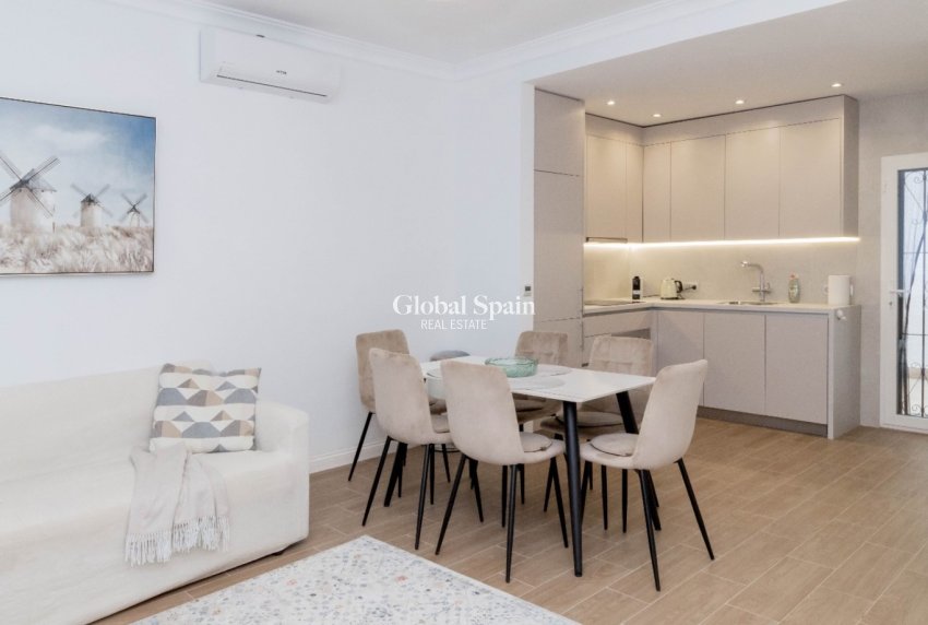 Revente - MAISON -
ORIHUELA COSTA - La Zenia