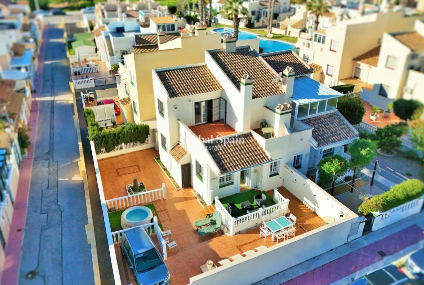 Revente - MAISON -
ORIHUELA COSTA - La Zenia