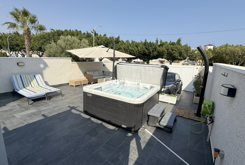 Revente - Maison -
ORIHUELA COSTA - La Zenia