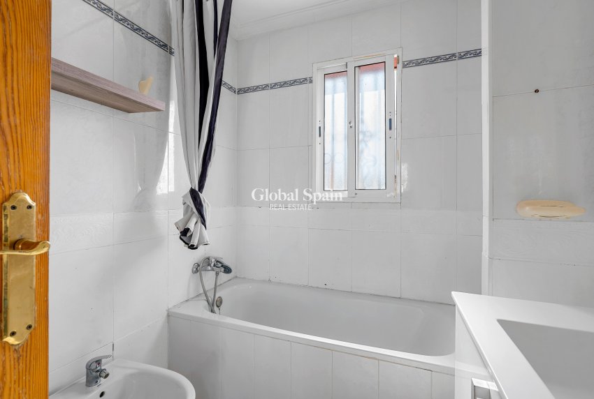 Revente - MAISON -
ORIHUELA COSTA - Las Filipinas