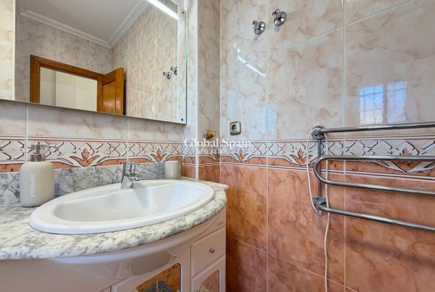 Revente - MAISON -
ORIHUELA COSTA - Las Filipinas