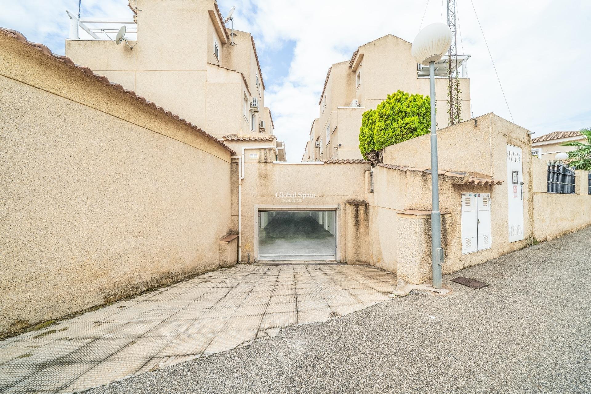 Revente - MAISON -
ORIHUELA COSTA - Los Almendros-la Florida