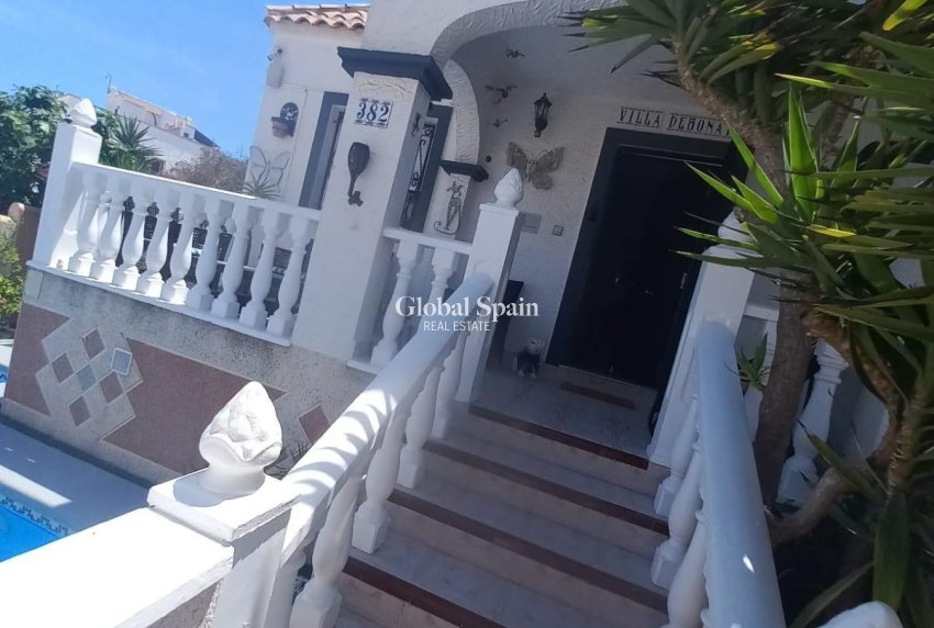 Revente - MAISON -
ORIHUELA COSTA - Los Almendros-la Florida