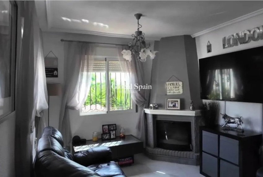 Revente - MAISON -
ORIHUELA COSTA - Los Almendros-la Florida