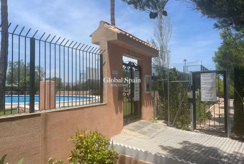 Revente - MAISON -
ORIHUELA COSTA - Los Almendros-la Florida