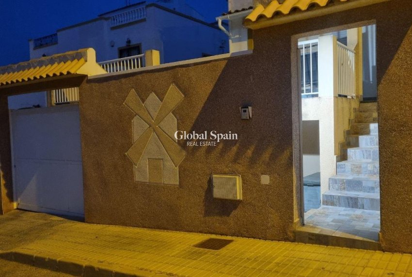 Revente - MAISON -
ORIHUELA COSTA - Los Almendros-la Florida